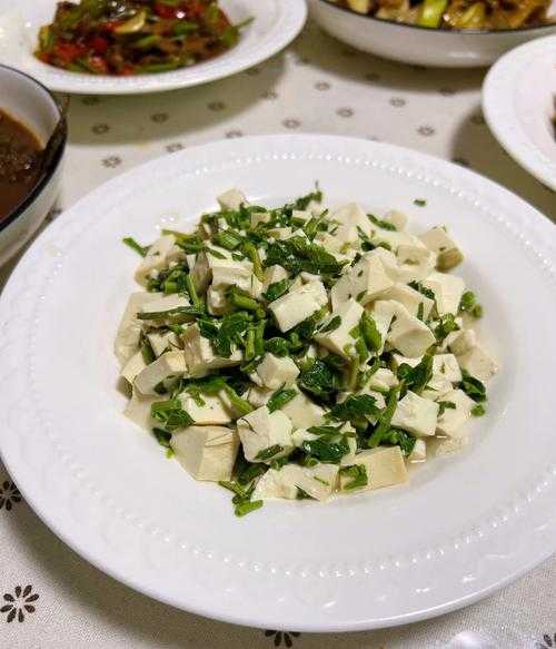 香椿拌豆腐丝的做法（香椿拌豆腐丝的做法大全）